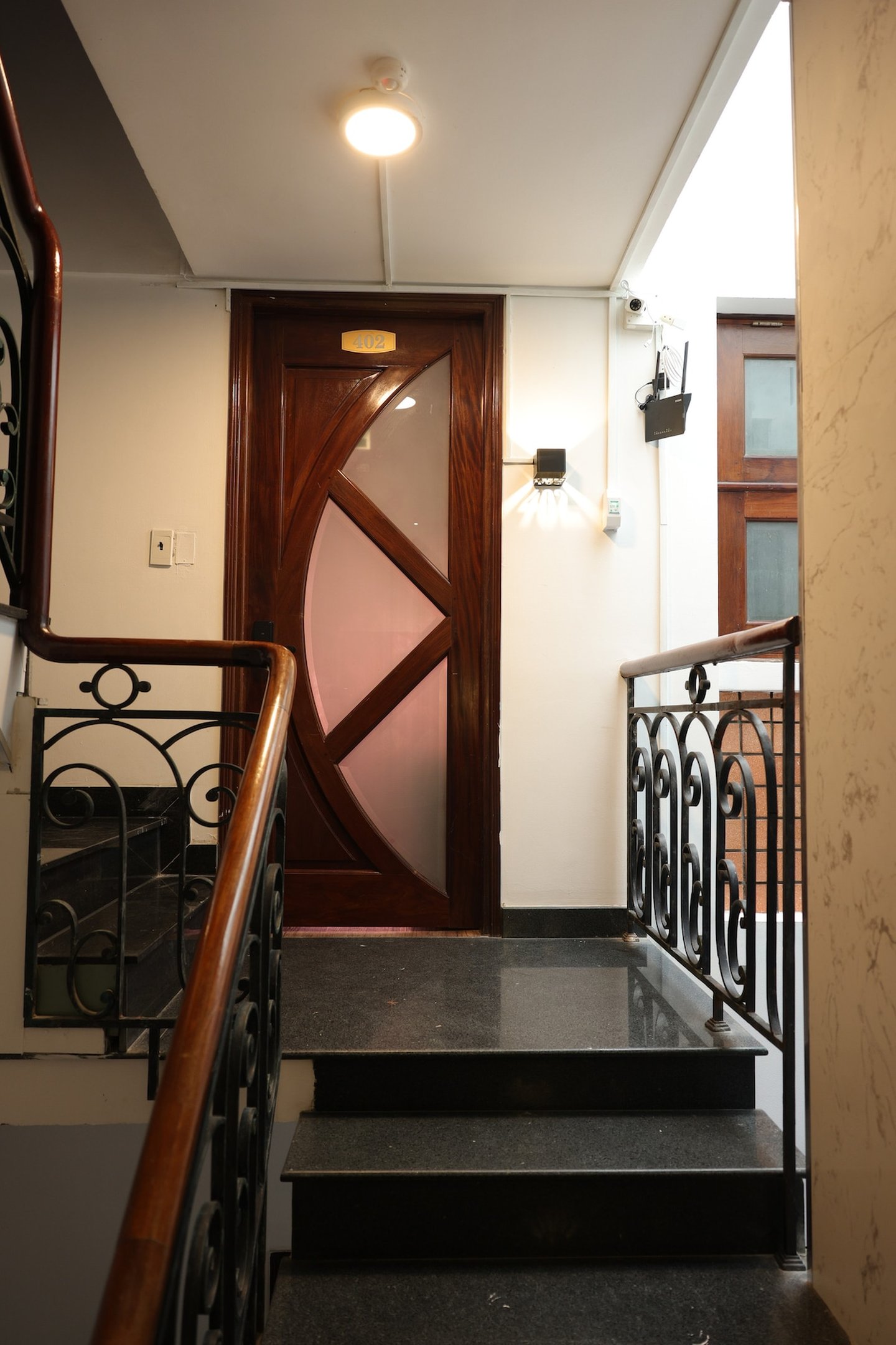 listing_images/0f965bd4-eda7-352c-f5ca-5690df411722.jpeg