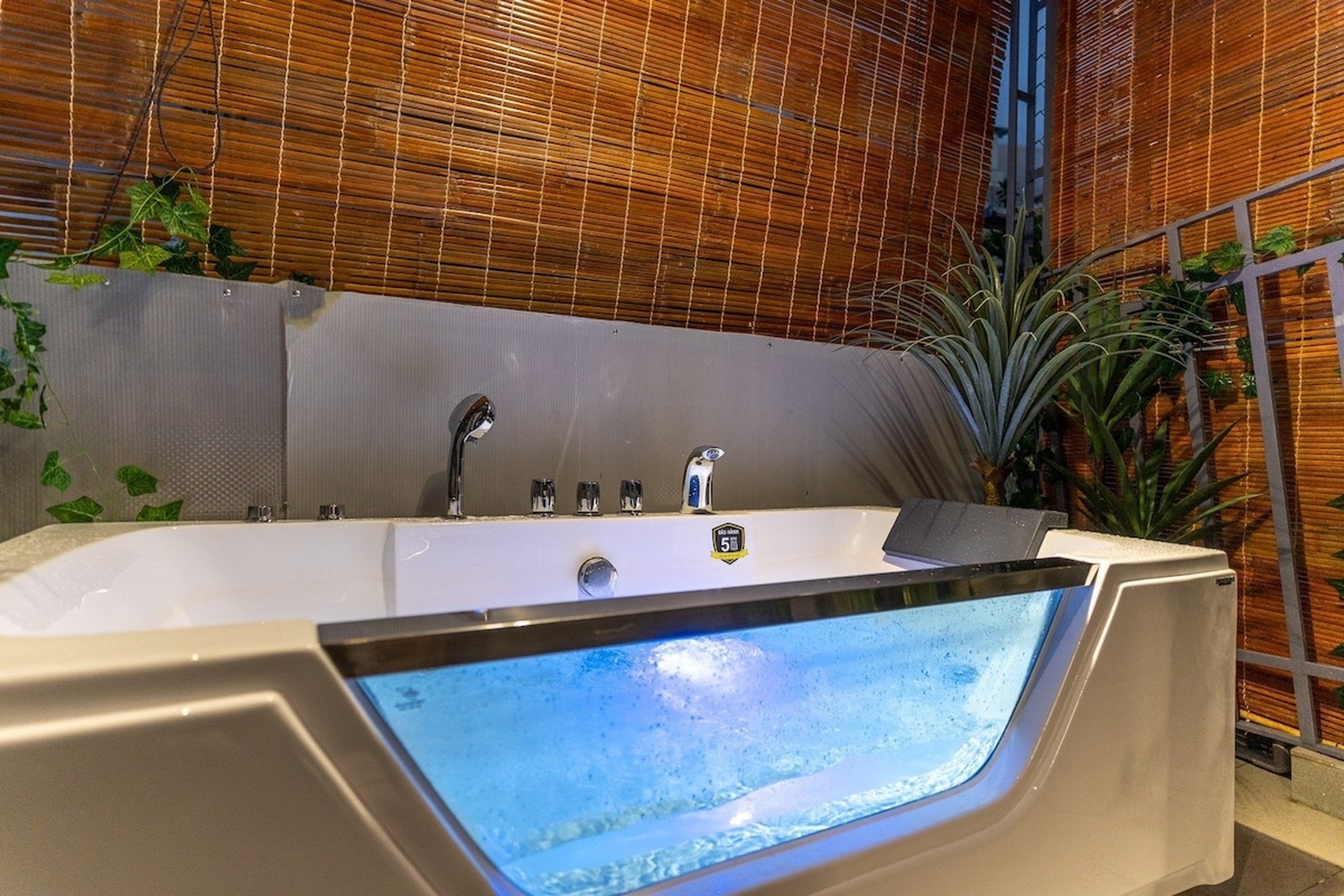 listing_images/1c91c08a-3d78-83c6-4a17-60f9c689e70d.jpg