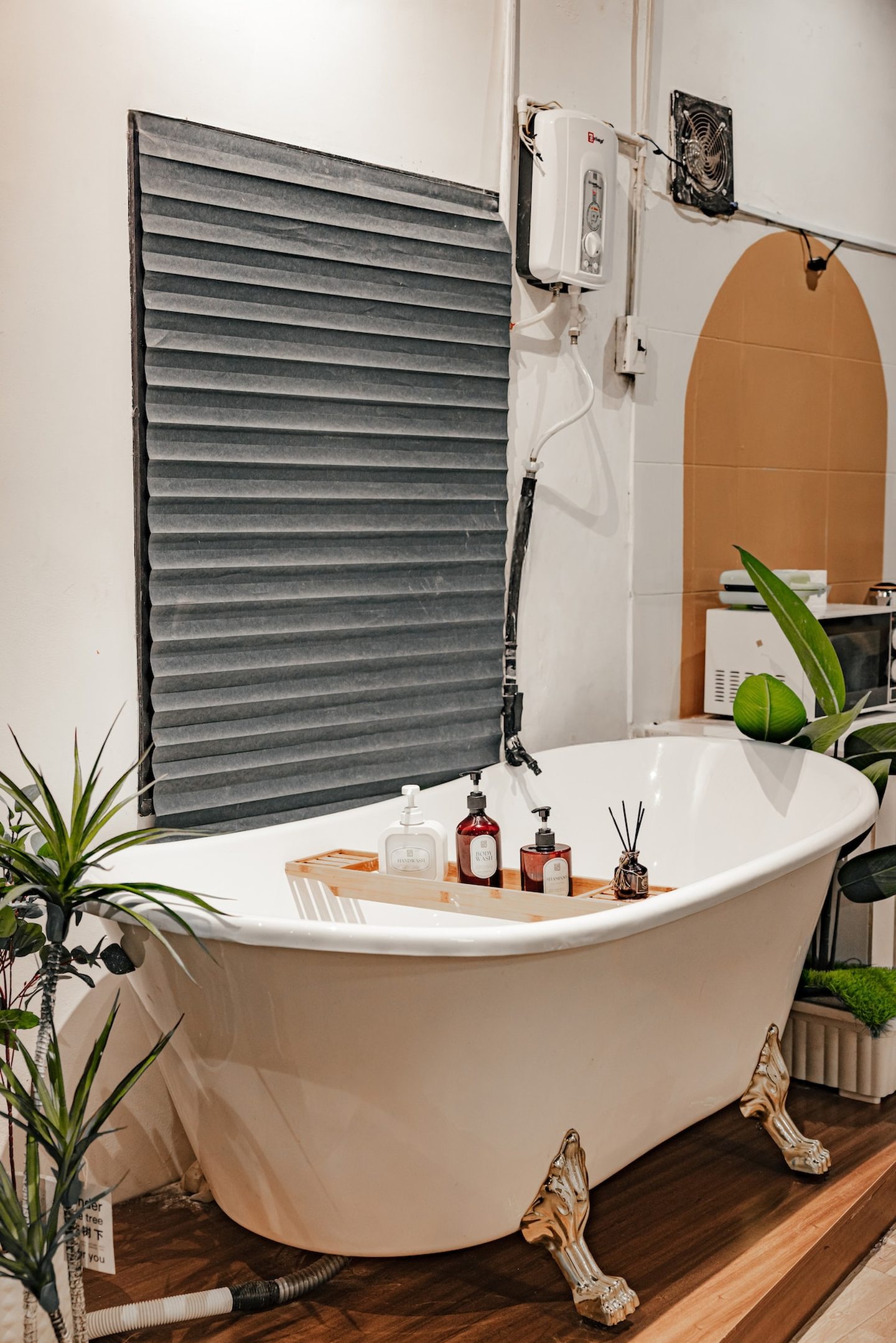 listing_images/3465efe7-1dce-f4f0-a756-362e612991da.jpeg