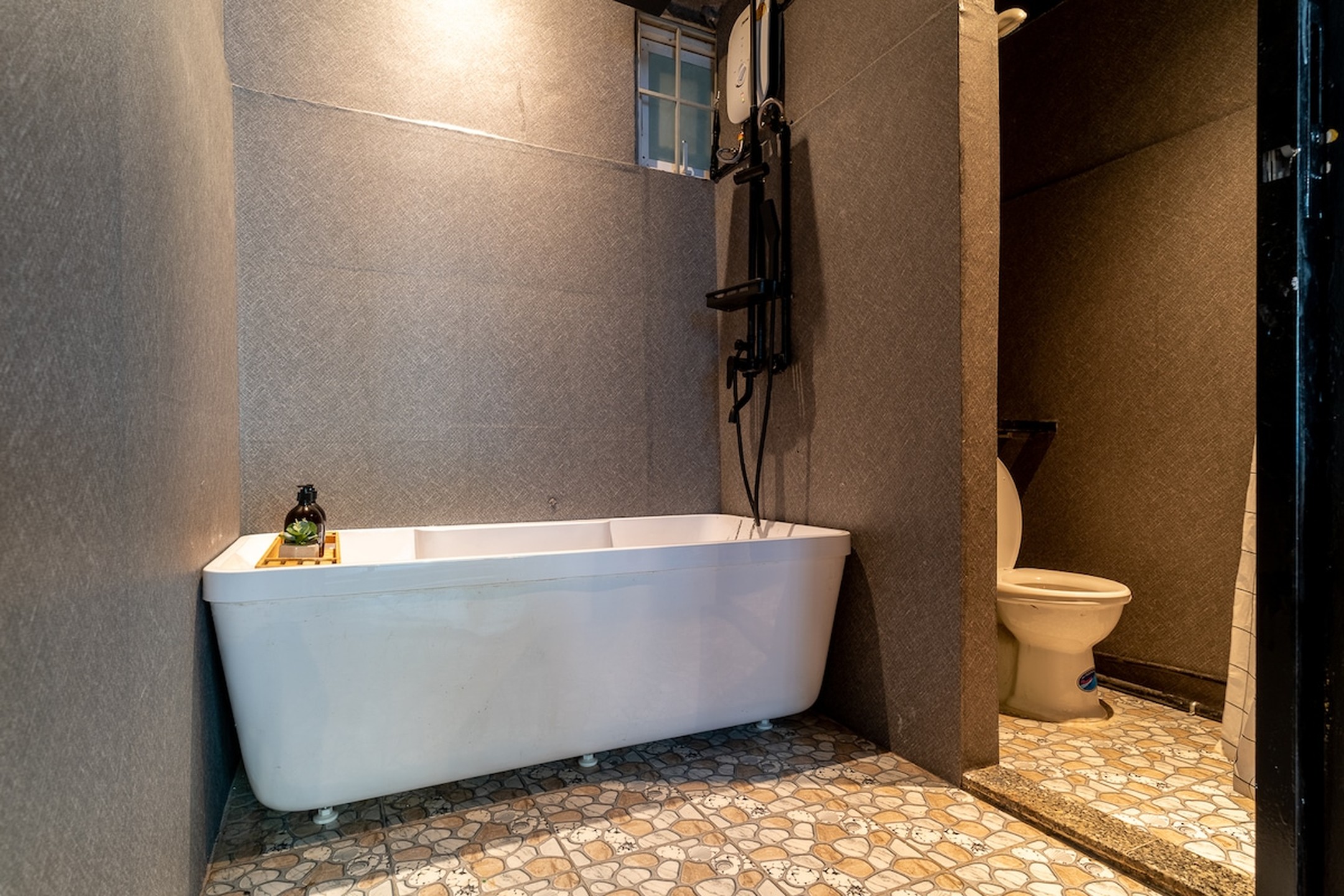 listing_images/379e4d39-0807-deef-5c53-89a454d4be48.jpeg