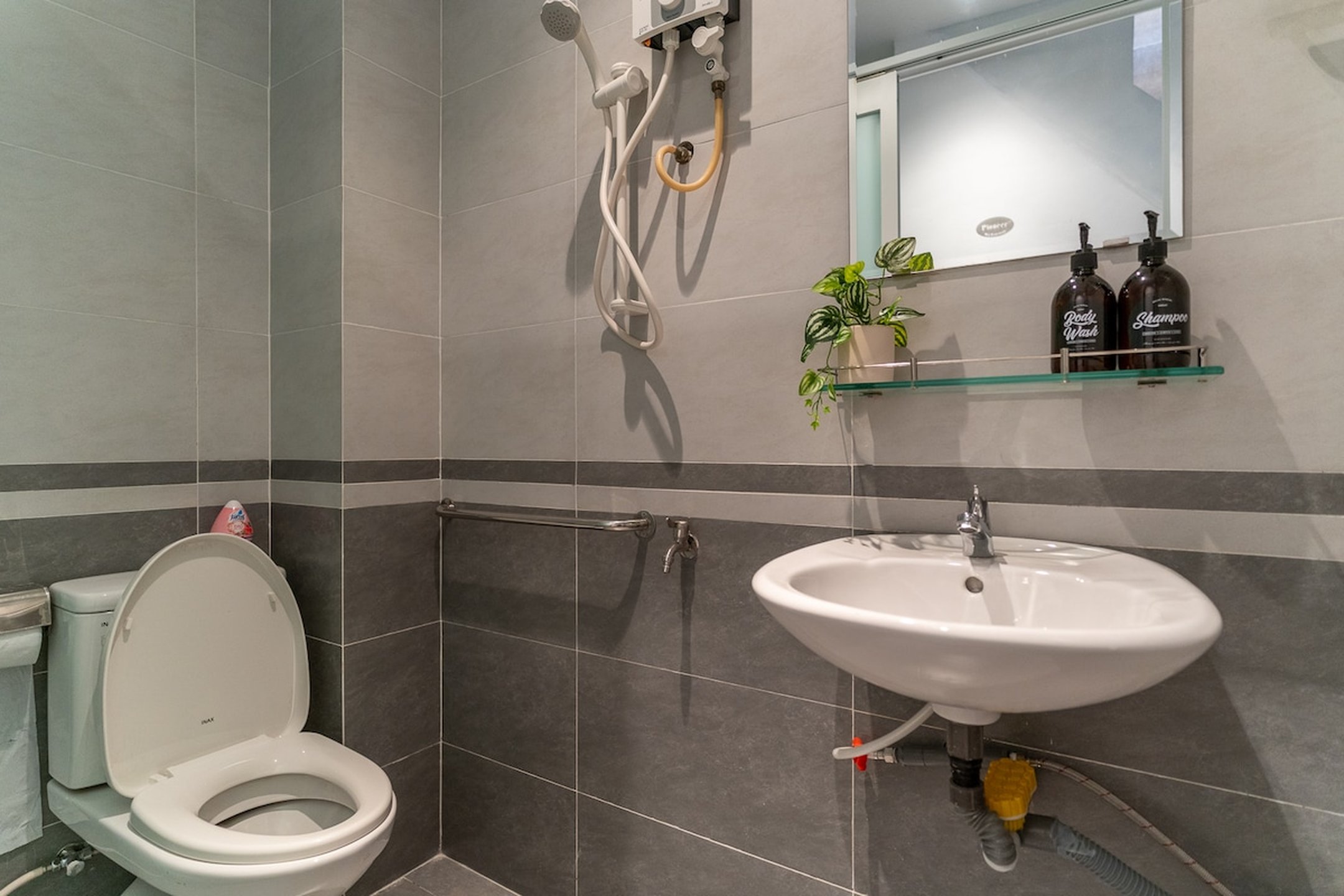 listing_images/46437f79-a174-2f5e-756b-e799d298f1ae.jpeg