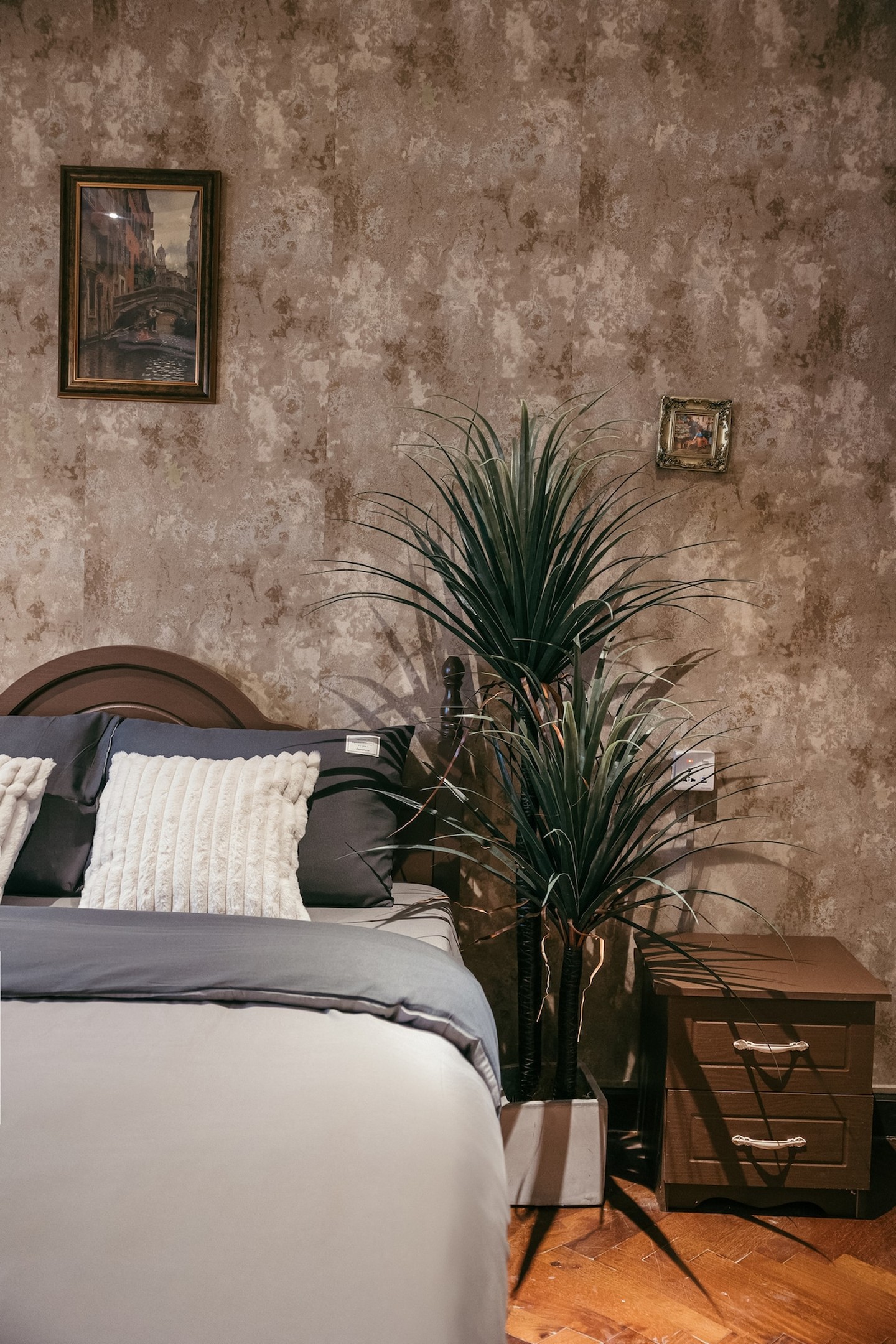 listing_images/8be985a7-1945-2211-ab66-6dbd4e52c438.jpeg