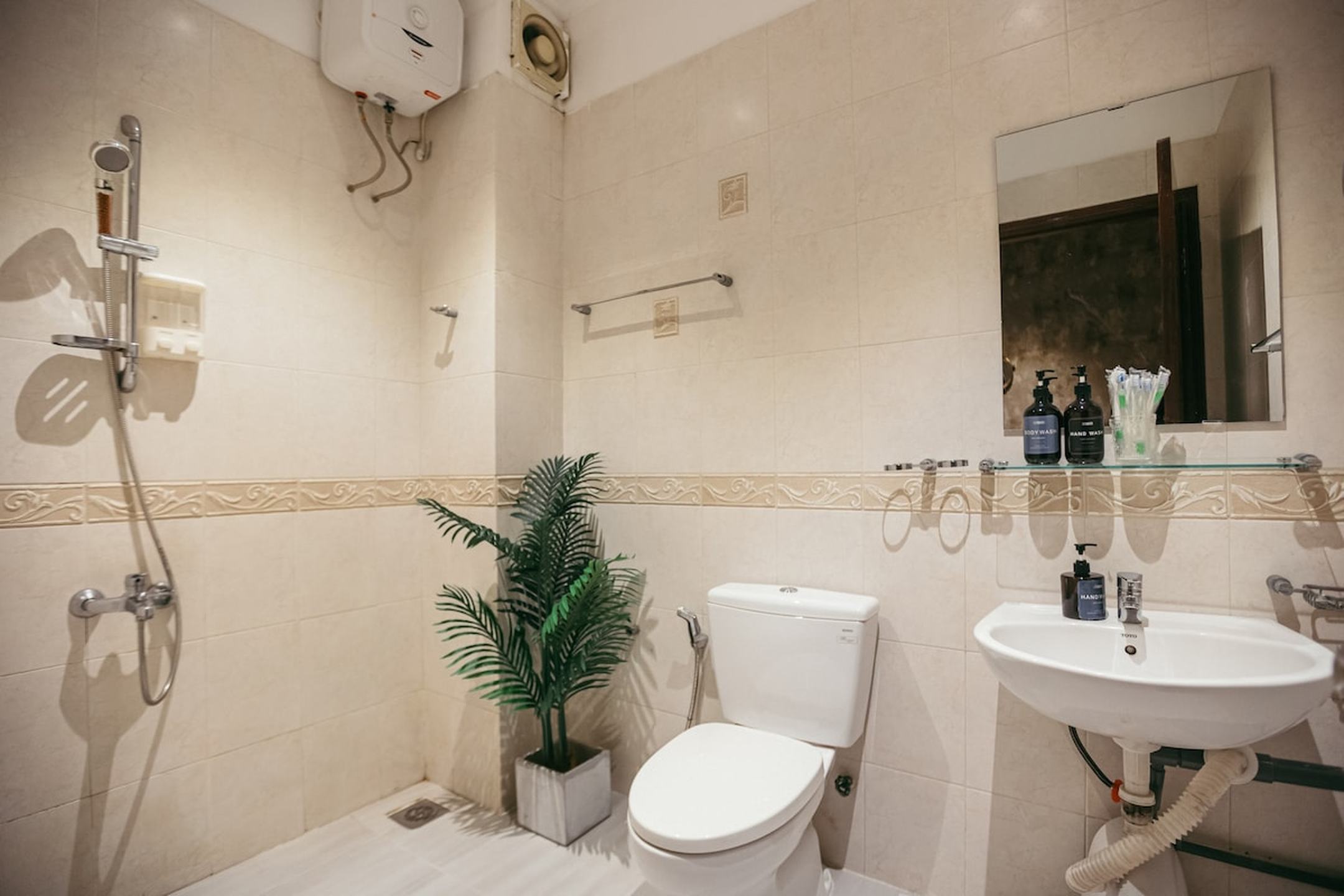 listing_images/95e95cc0-33f4-aa15-379a-5b2459cd1dcc.jpeg