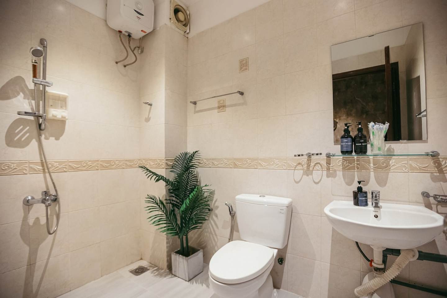 listing_images/95e95cc0-33f4-aa15-379a-5b2459cd1dcc.jpeg