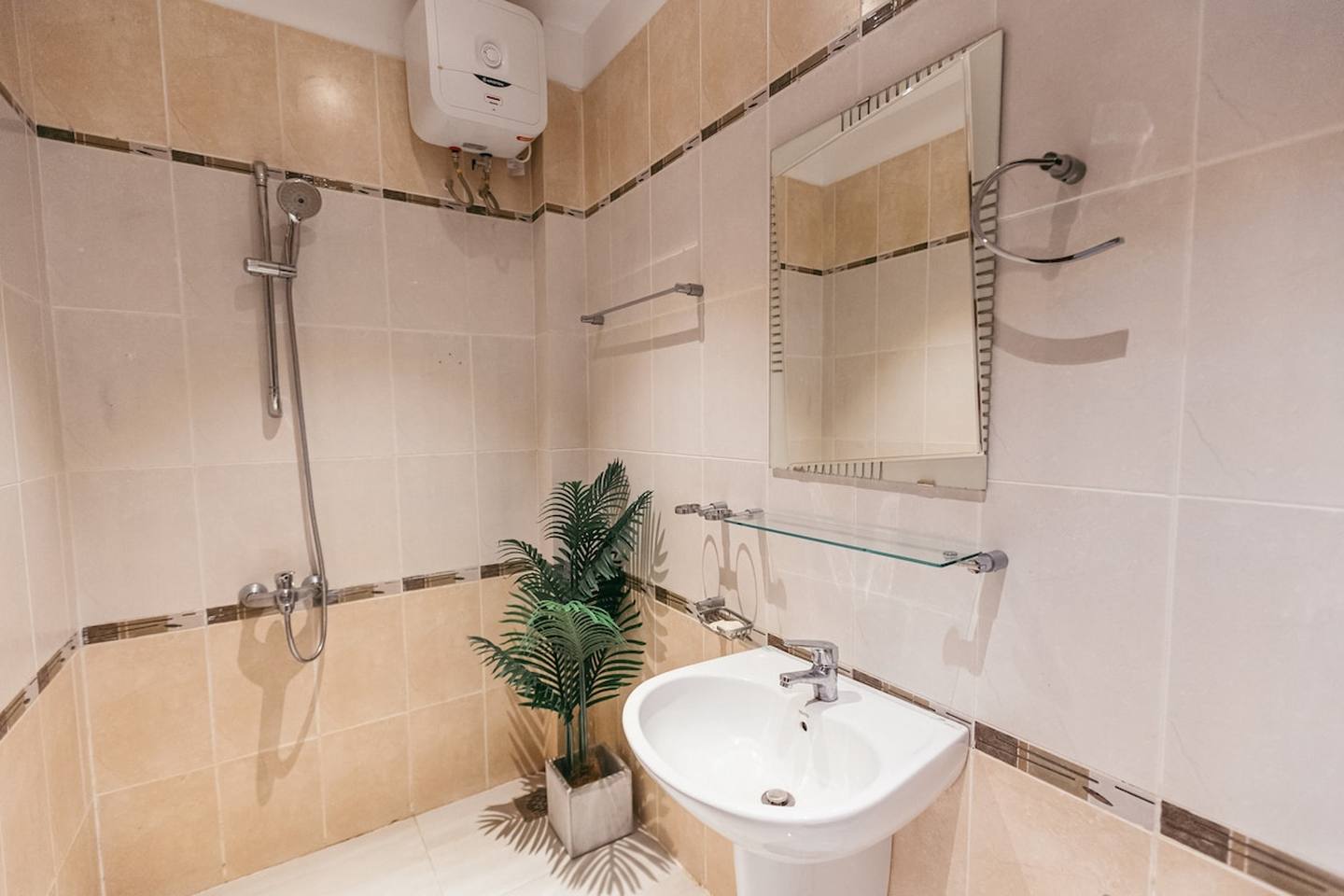 listing_images/9b7d640b-973e-6ff3-1e86-fffb78b80e8d.jpeg