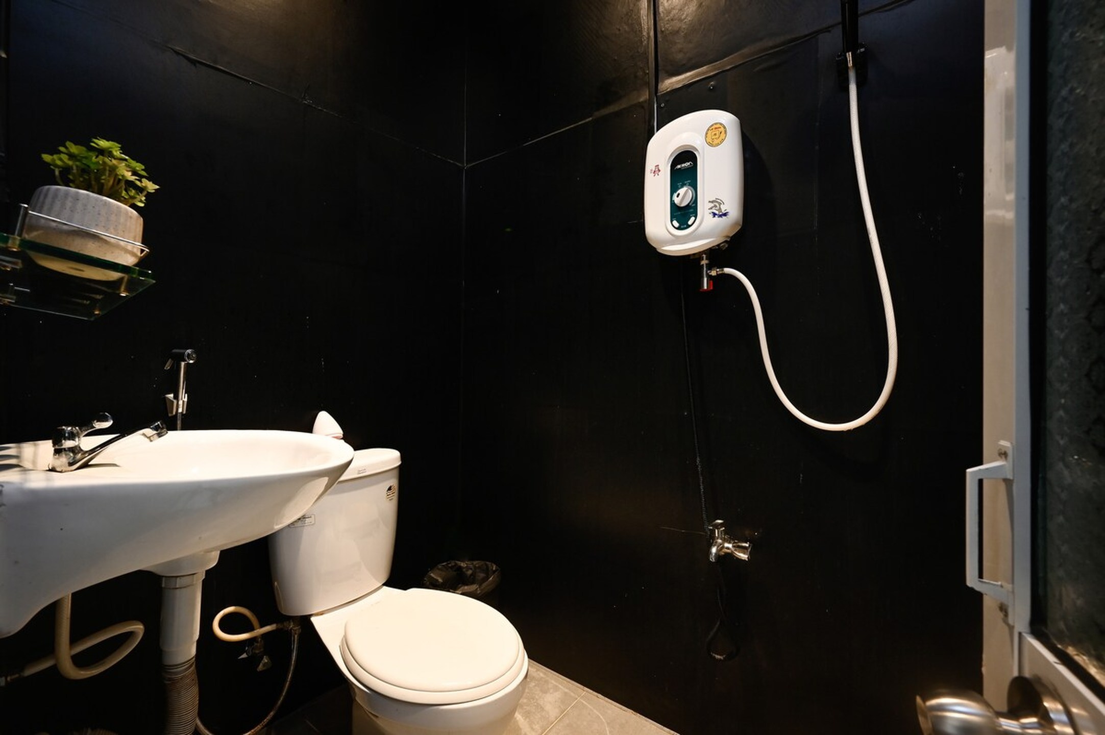 listing_images/d067e69a-065d-6af8-f5c6-ca51bbb9b73b.jpeg