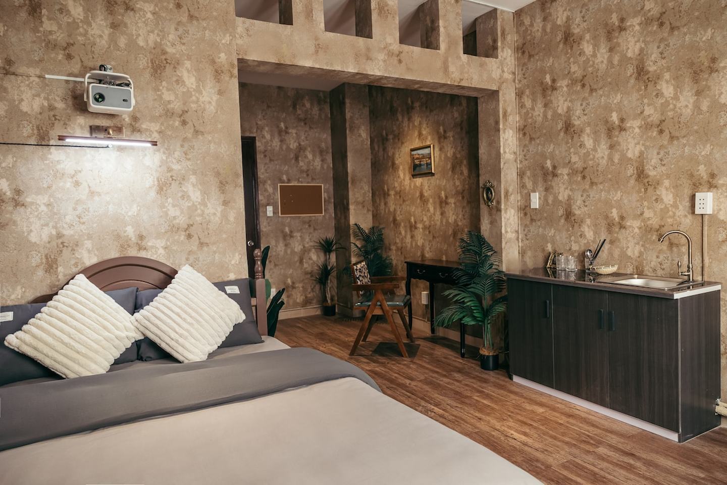 listing_images/d7cacbce-475e-8ba6-c1fe-0f8e343f8a33.jpeg