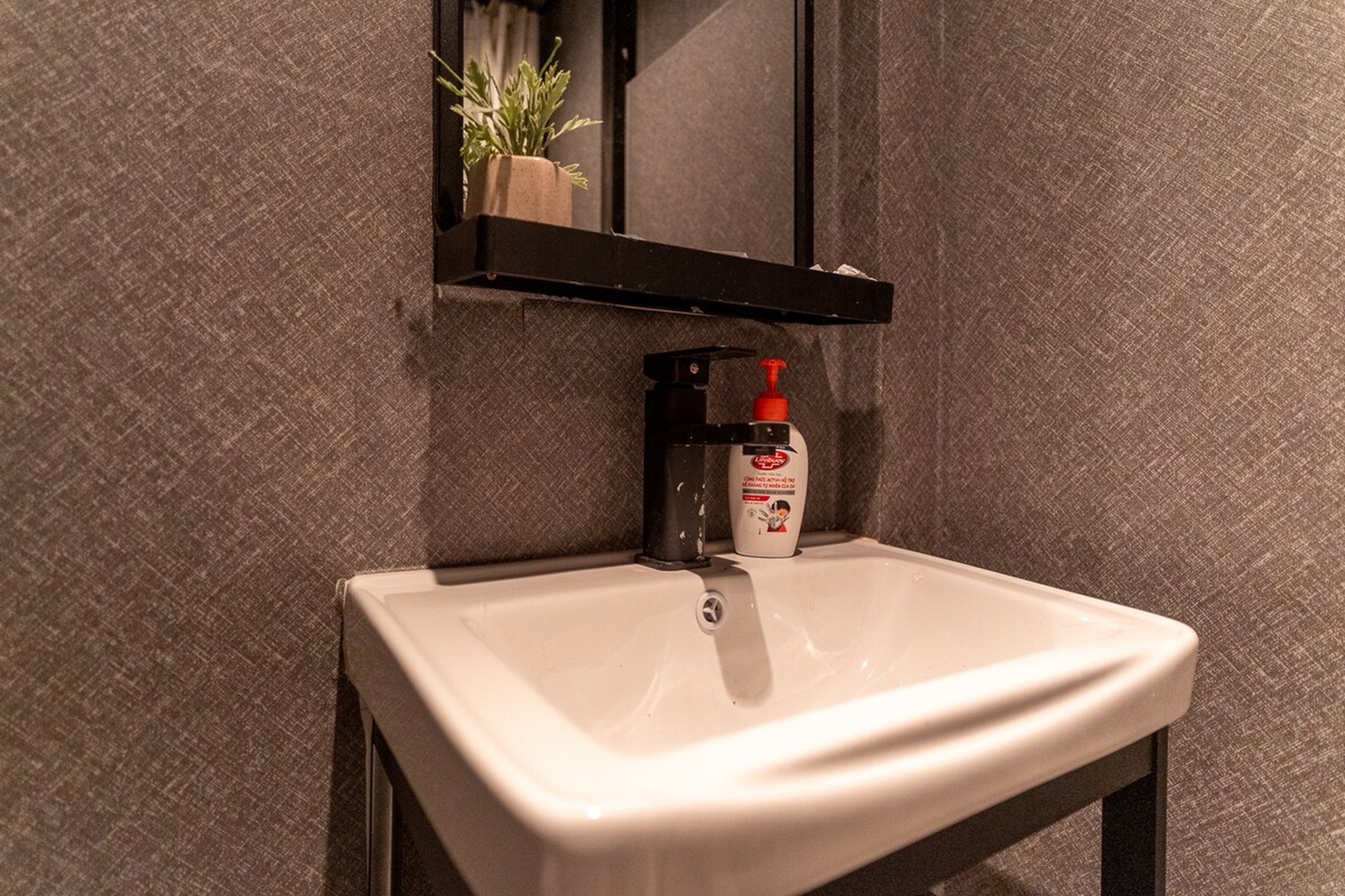 listing_images/eb3f3564-1d76-f450-d0f6-a33b38780e70.jpeg