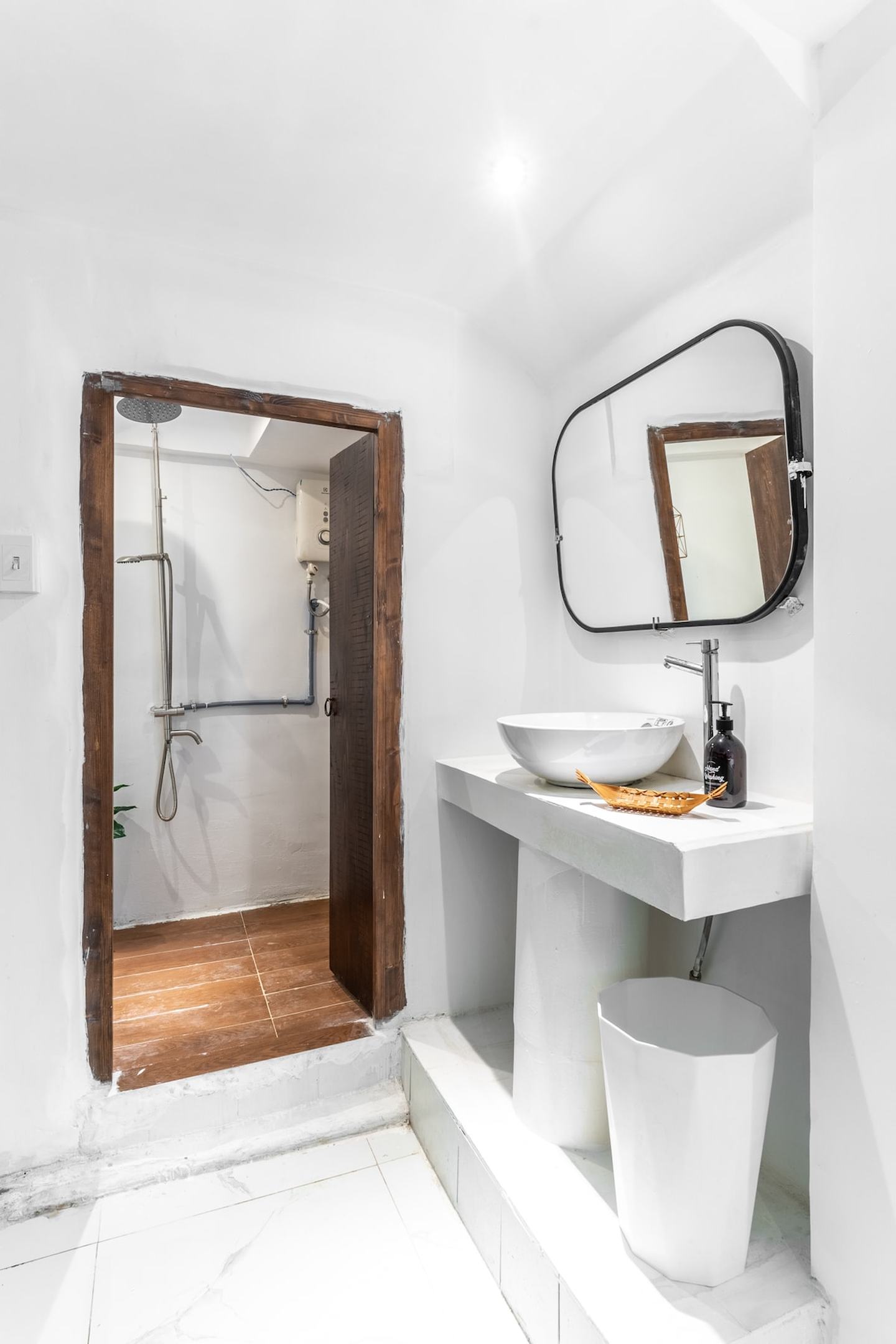 listing_images/f35dffd0-7b78-8dd8-ba53-dd9a638f0cbd.png